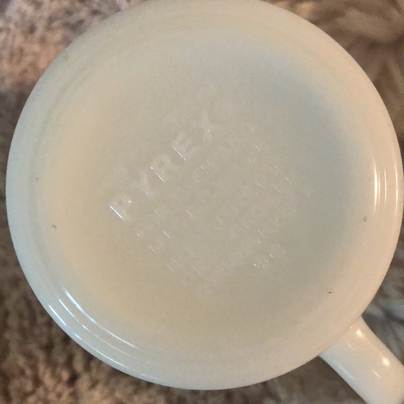 Four Vintage Milk Glass Mugs by Pyrex* - Picture 7 of 9
